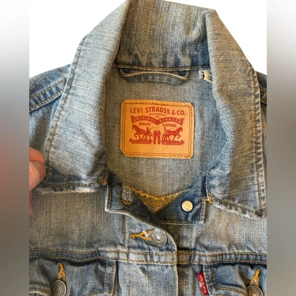 Levi's Classic Denim Trucker Vest for Fall Women’s size M - Picture 5 of 9